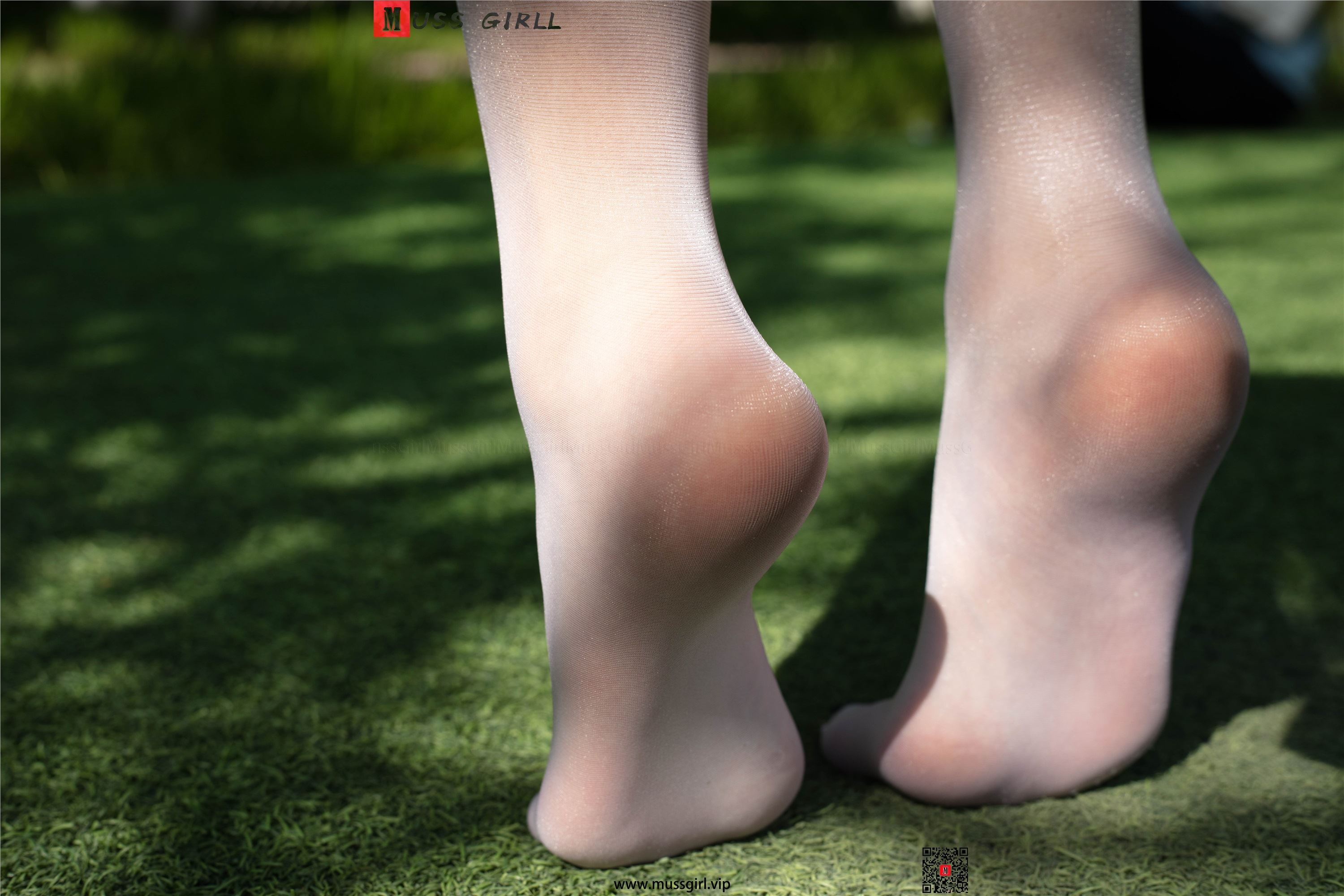 MussGirl慕丝女郎  NO.209 公园碎花裙过膝白丝